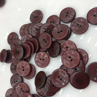 Guziki Bordowe Burgundowe Klasyczne 22mm 2 Dziurki | Pasmanteria Szpilka